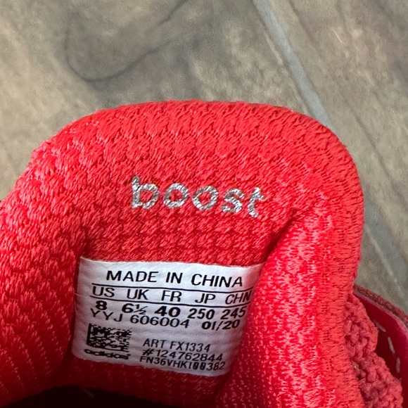 • Adidas Ultra Boost Size: 8 • - Picture 2 of 7